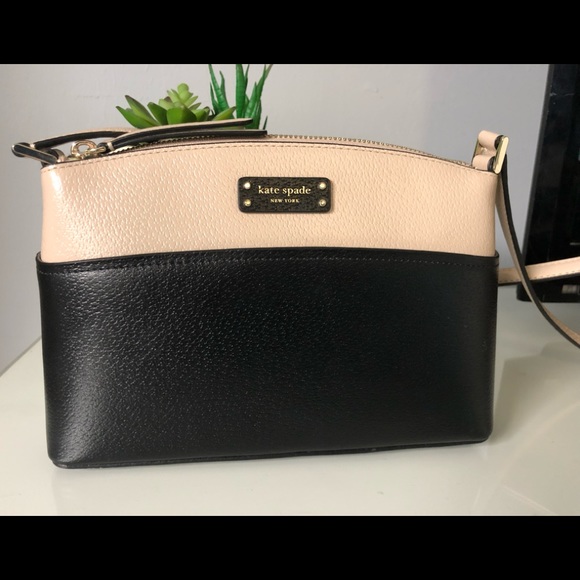 ✨SOLD✨ NWOT Kate Spade crossbody bag - Picture 1 of 7